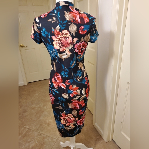 SHEIN Black Floral Knee Length Dress - Picture 2 of 3